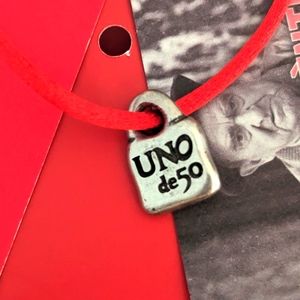Uno de 50 Sliver‎ charm
